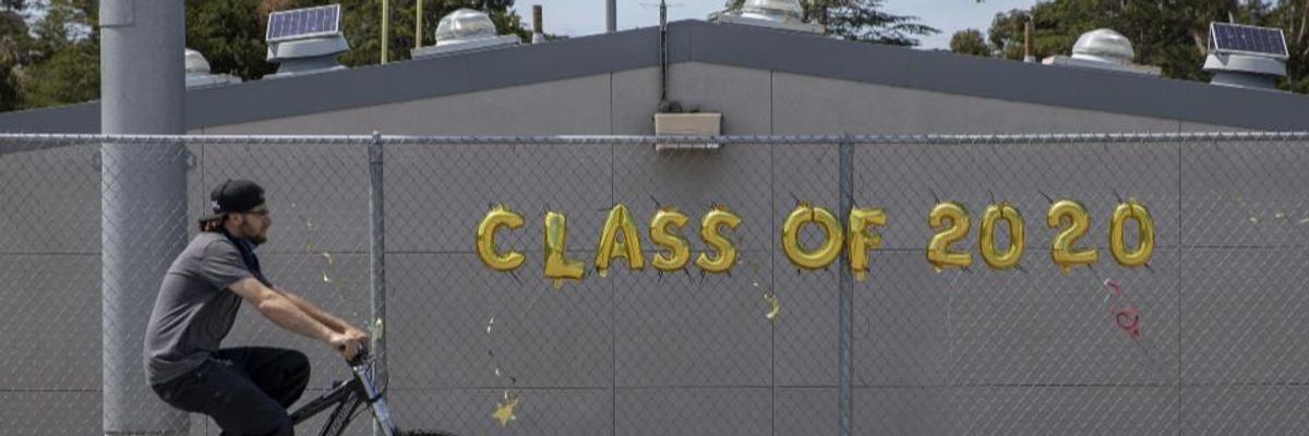 Teachers Union Says 'Flimsy' CDC Flowchart on School Reopenings Shows Trump Disregard for Student Safety