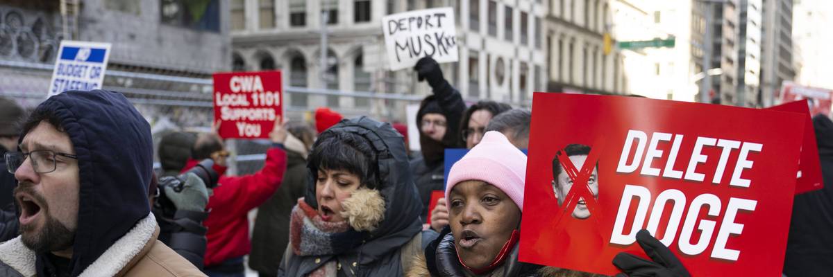 Demonstration held to defend federal workers in New York City
