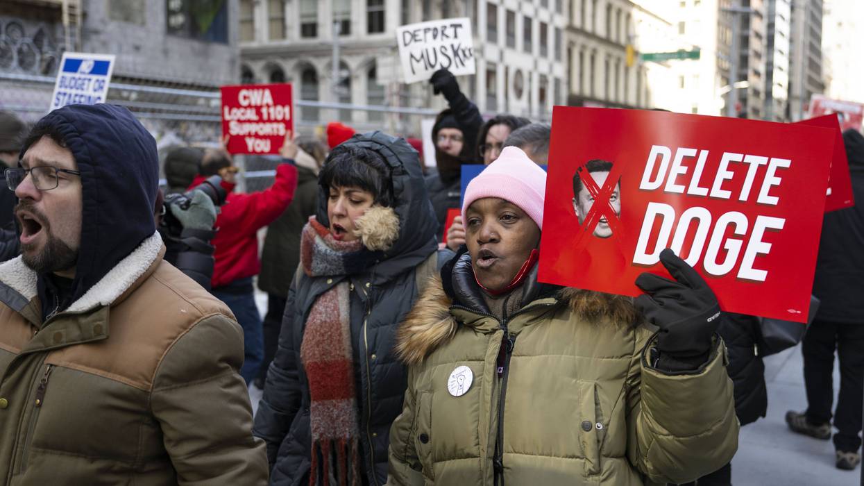 Demonstration held to defend federal workers in New York City