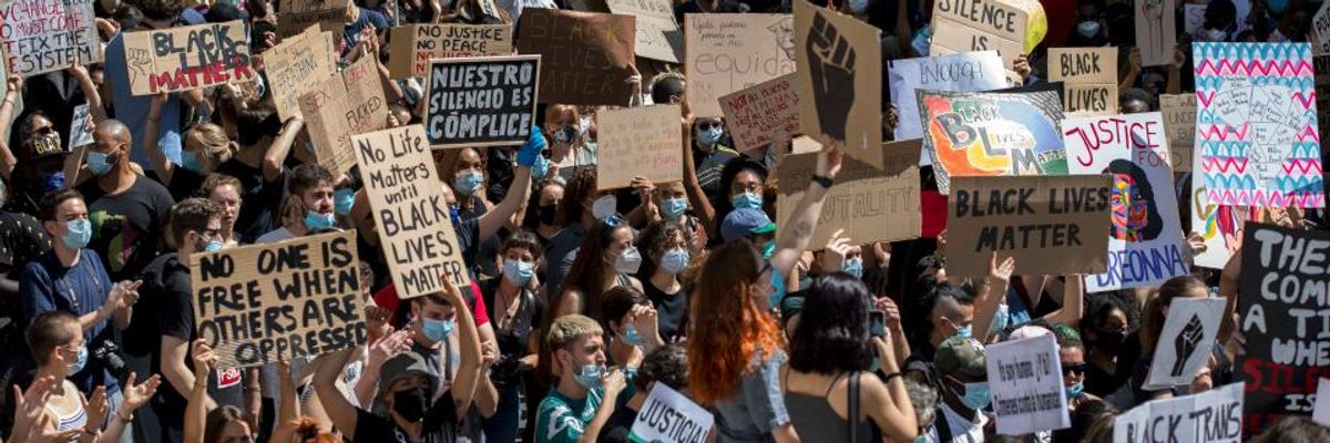 'No One Is Free When Others Are Oppressed': Thousands in Spain and UK Rally at US Embassies in Solidarity With America's Anti-Racist Uprising