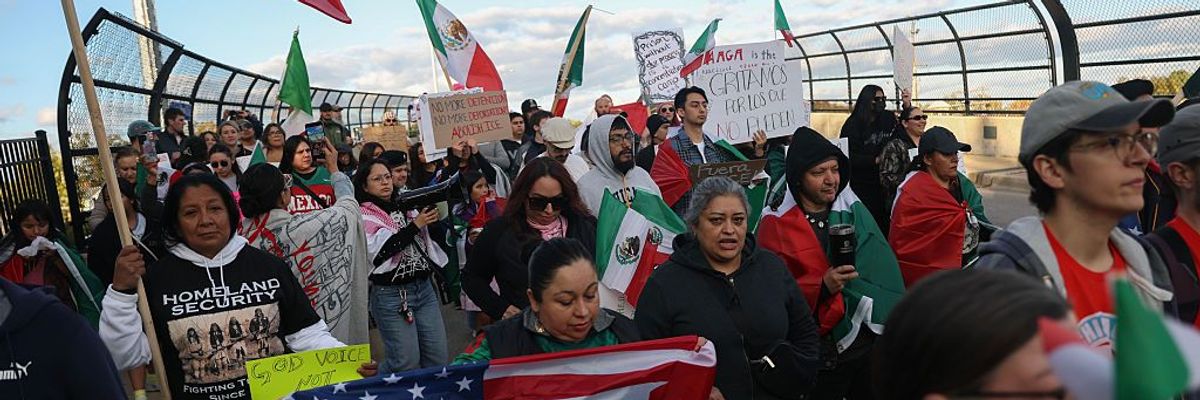 'It Pisses Me Off': Chicago Neighborhood Furious as Feds Lob Tear Gas, Detain US Citizens