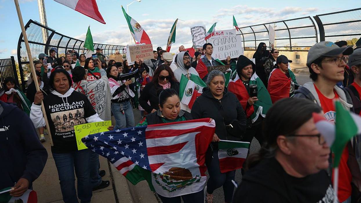 'It Pisses Me Off': Chicago Neighborhood Furious as Feds Lob Tear Gas, Detain US Citizens