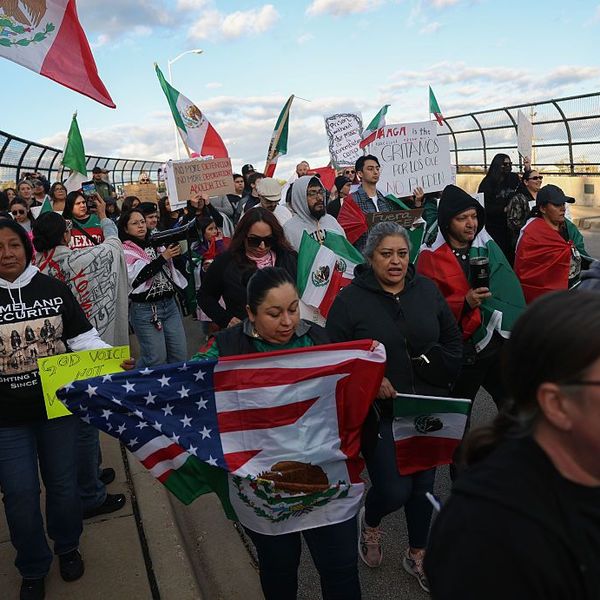 'It Pisses Me Off': Chicago Neighborhood Furious as Feds Lob Tear Gas, Detain US Citizens