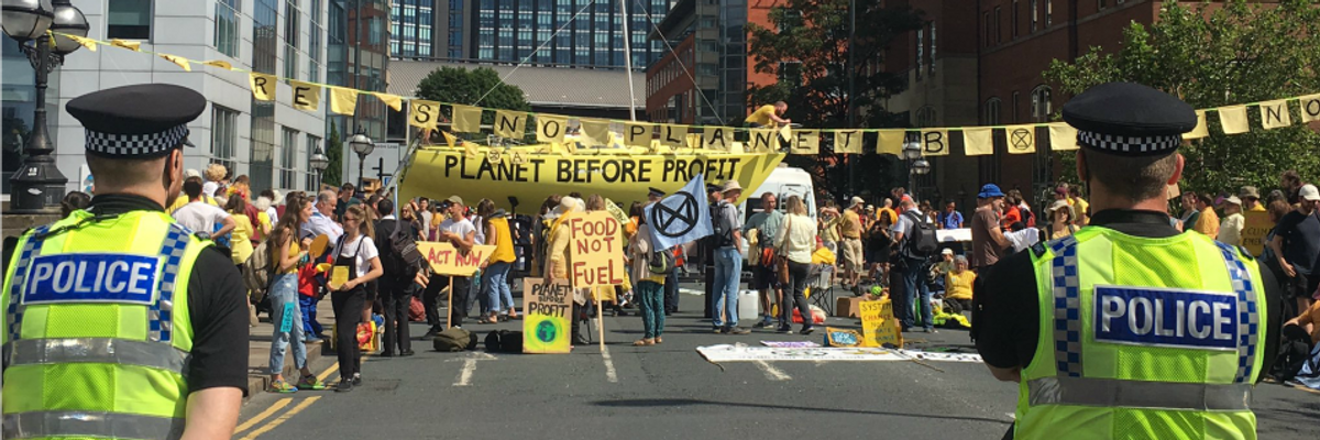 'Act Now. Our Lives Are in Your Hands': Demanding Climate Action, Extinction Rebellion Shuts Down Traffic in Five UK Cities