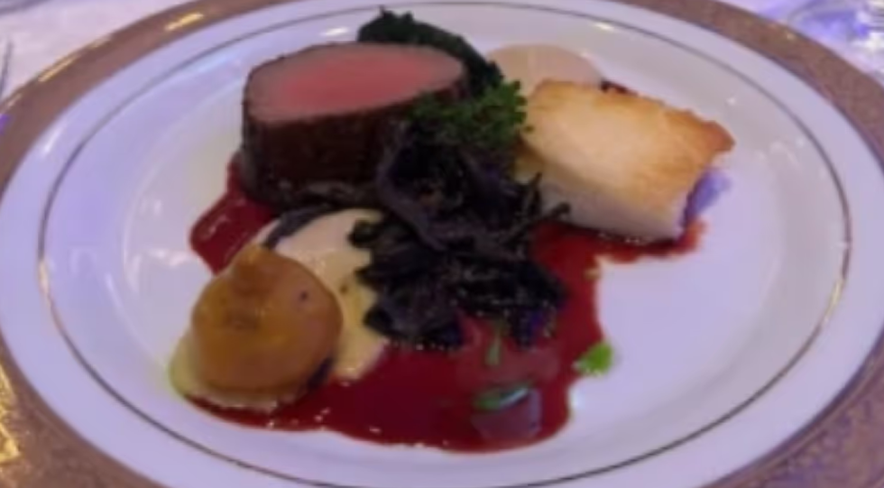 Dinner at Trump Golf Course is a prize for buying cards