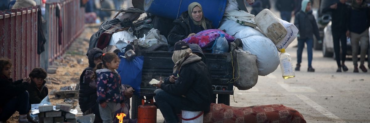 Displaced Palestinians in Gaza moving north.