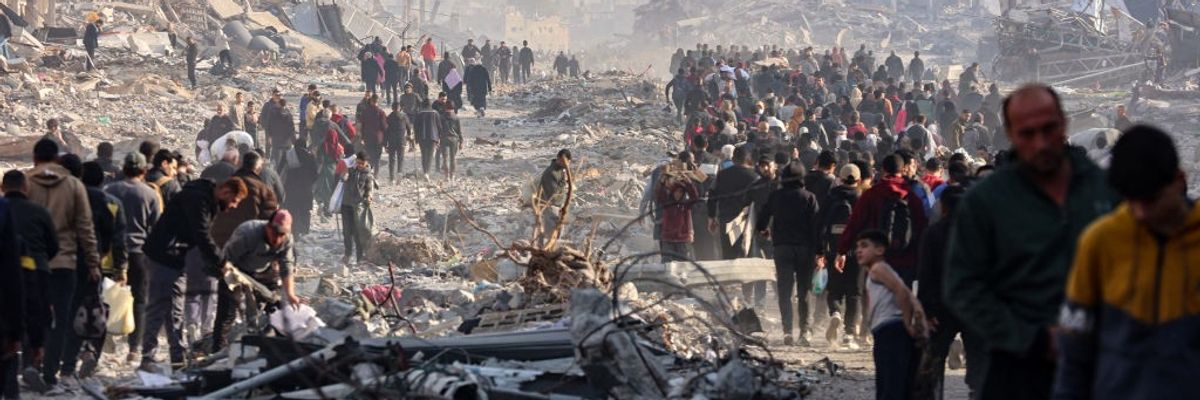 Displaced Palestinians on the march