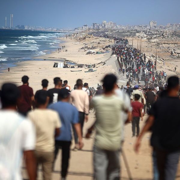 Displaced Palestinians Return North as Israel and Hamas Agree to War Pause