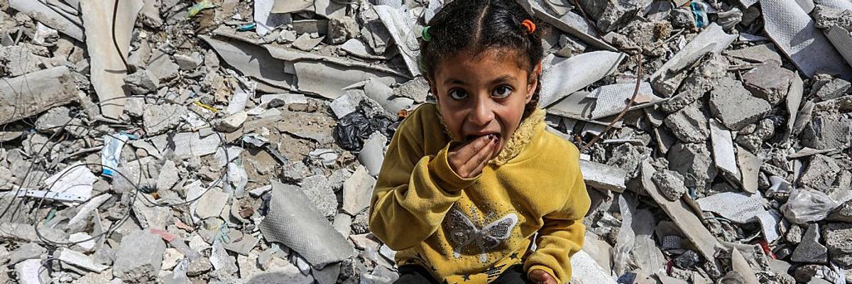 Displaced Palestinians struggle for food amid deepening humanitarian crisis in Gaza