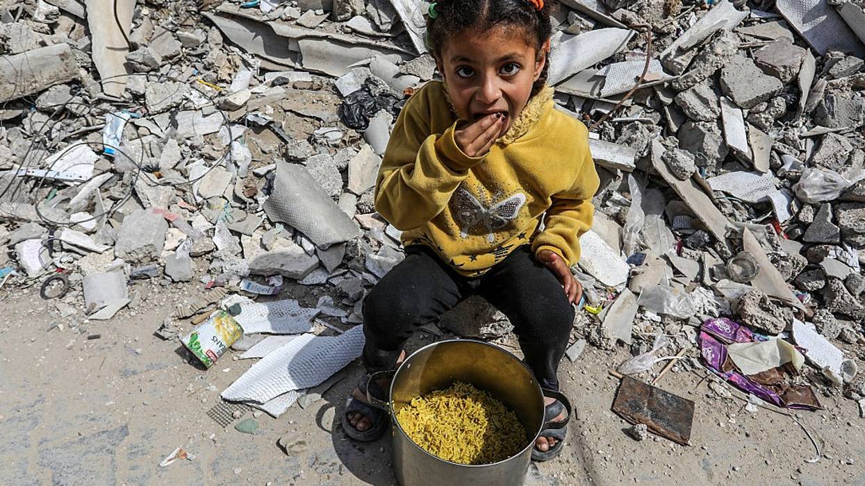 Displaced Palestinians struggle for food amid deepening humanitarian crisis in Gaza