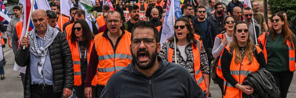 Dockworkers strike in Greece