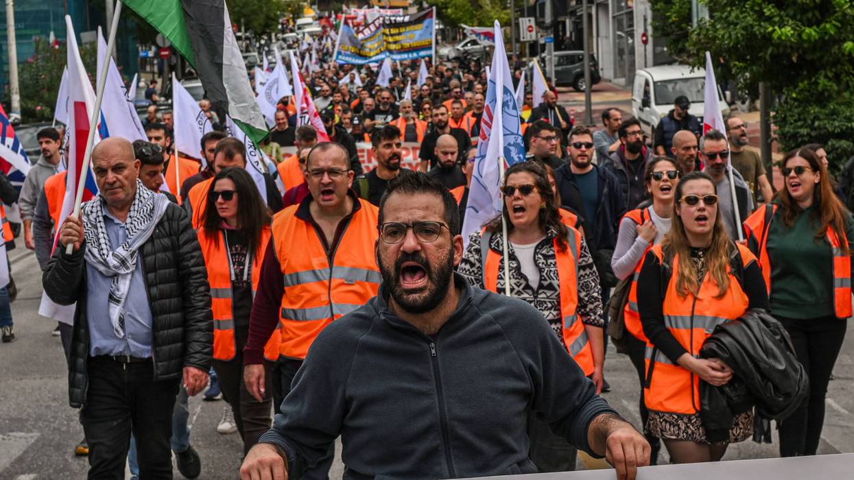 Dockworkers strike in Greece