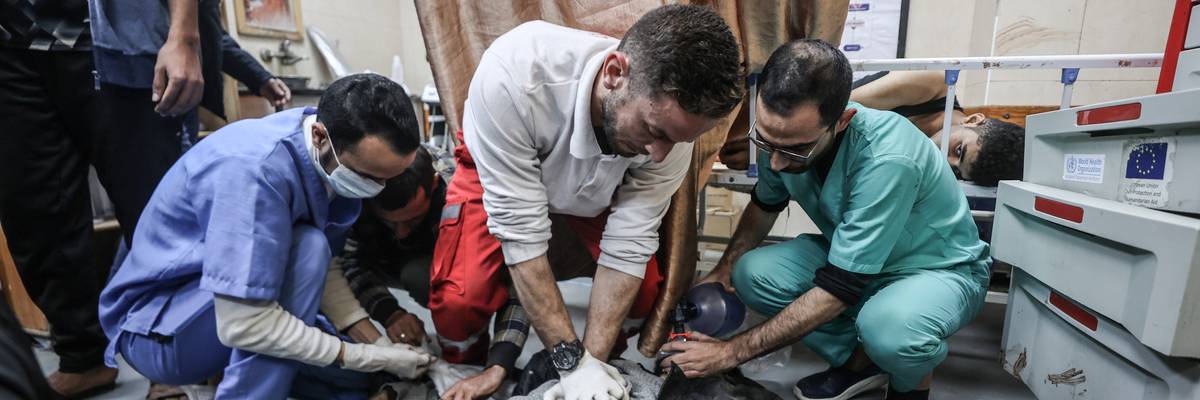 Doctors provide first aid to wounded Palestinians