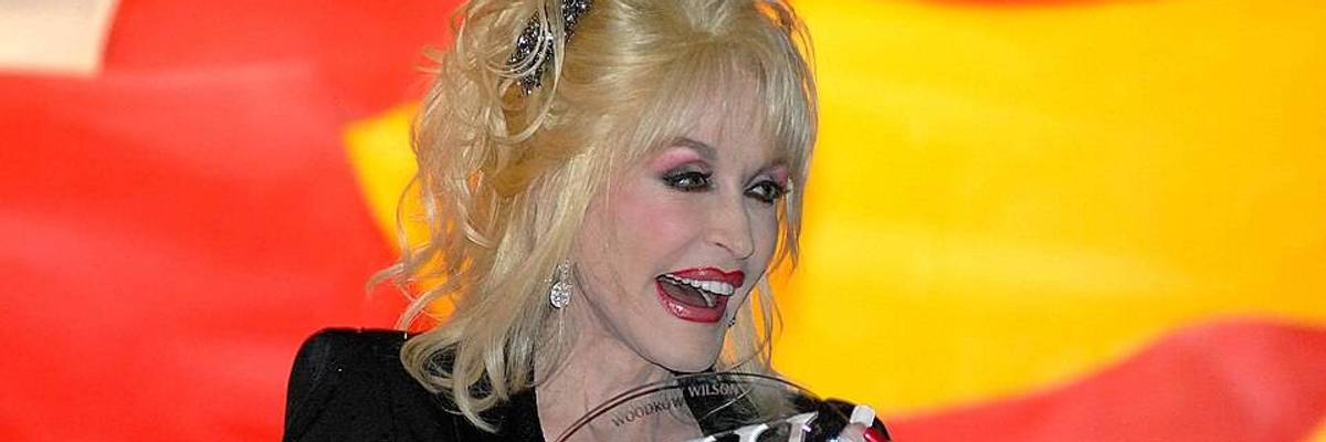 Dolly Parton accepts award.