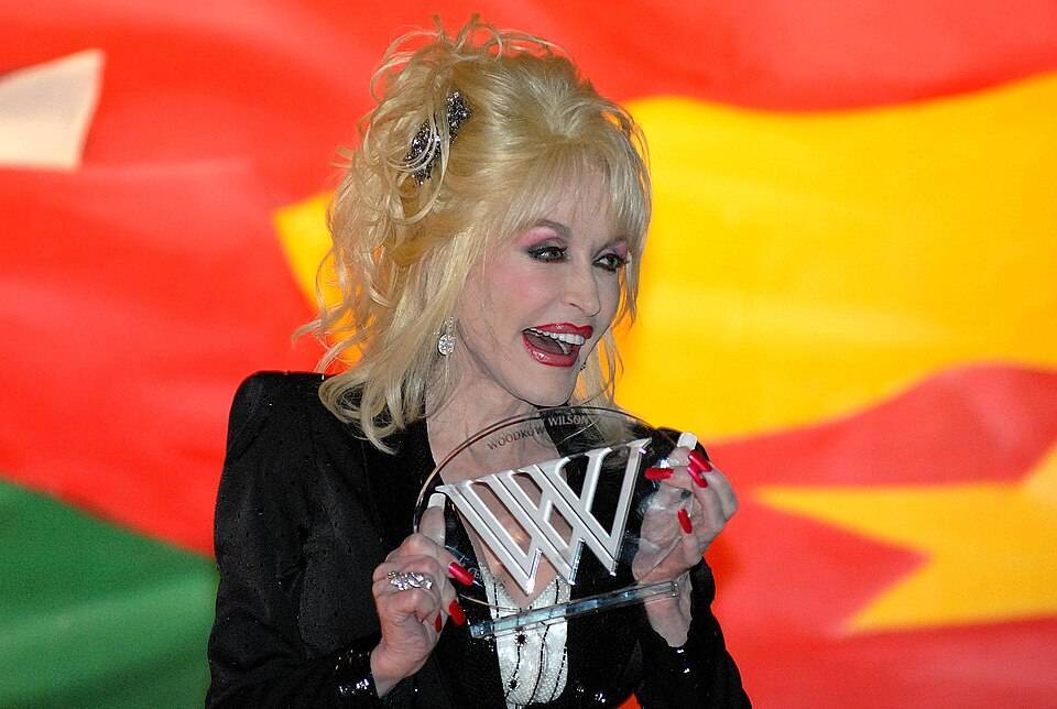 Dolly Parton accepts award.