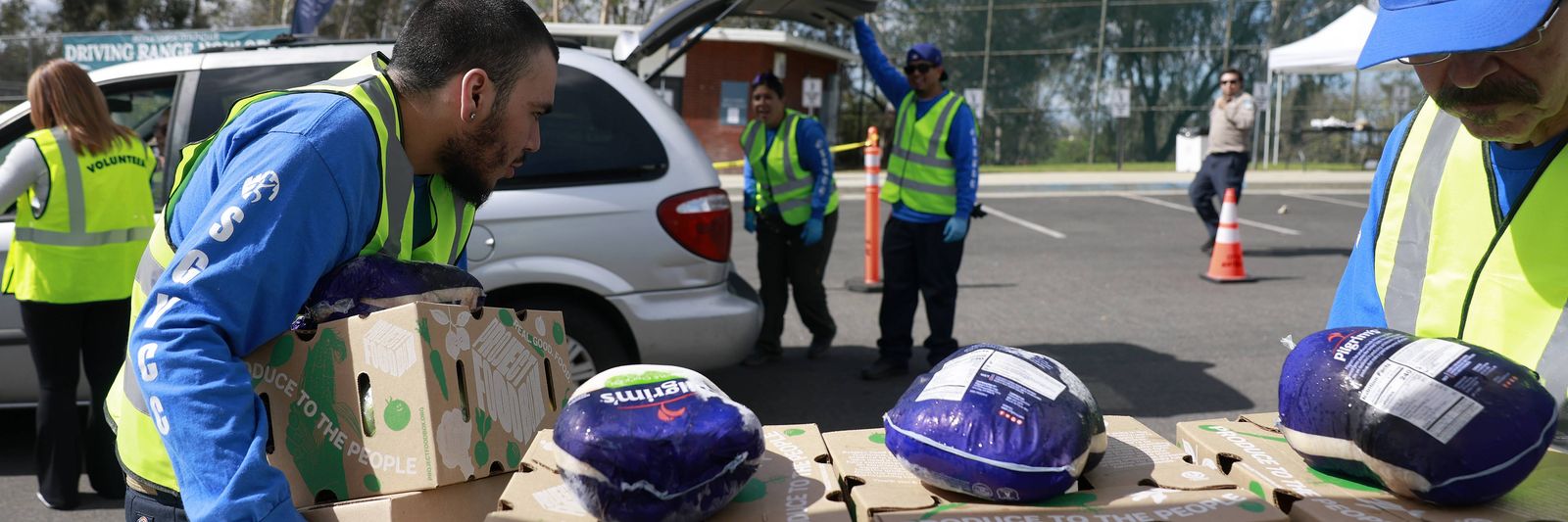 drive-thru-food-distribution-held-for-californians-in-need.jpg?id=68052645&width=1200&height=400&coordinates=0%2C879%2C0%2C751
