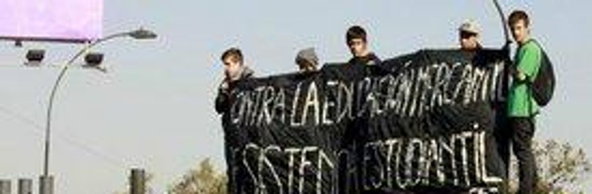 Thousands of Chilean Students March Against 'Commodity' Education System