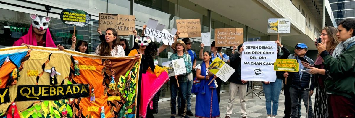 Ecuadorean acvtivists demonstrate for a clean Machángara River