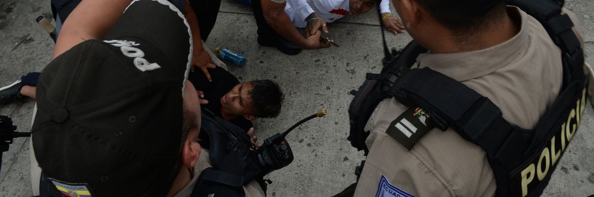 Ecuadorian police arrest several armed men 