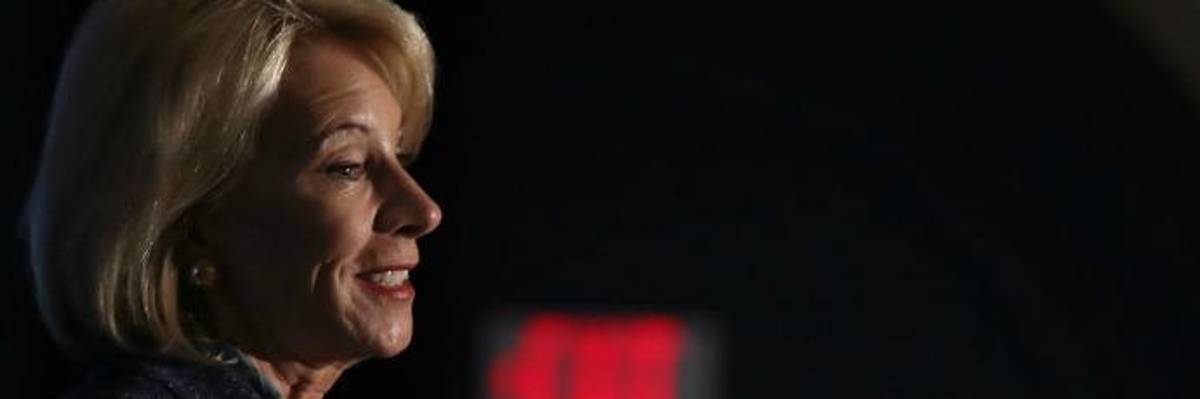 DeVos 'Corruption Racket' Continues as Education Dept Shuts Down Probes Into Predatory Colleges