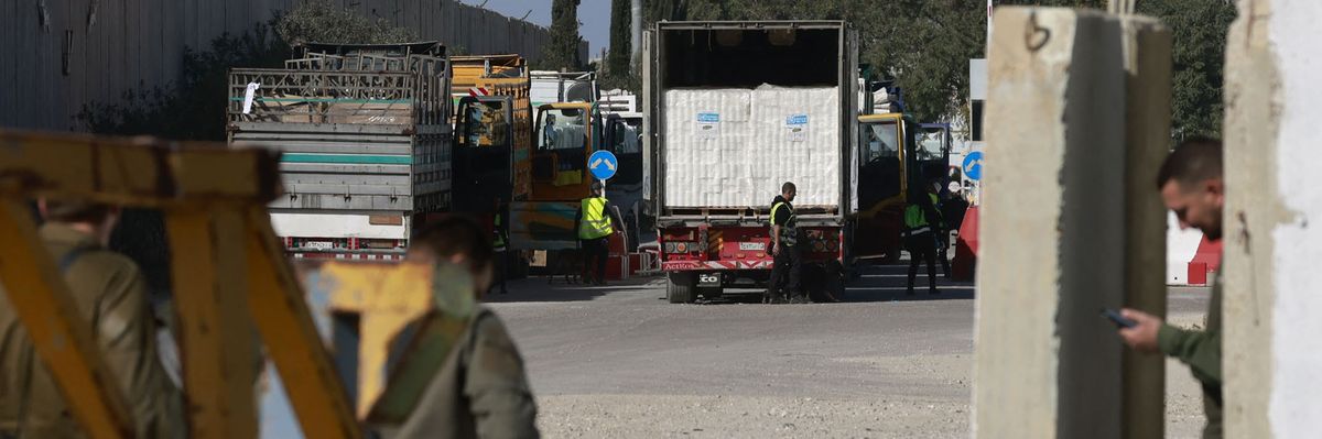 Egyptian trucks carrying humanitarian aid undergo security checks