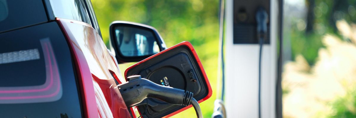 electric vehicle charging (Photo: Shutterstock)