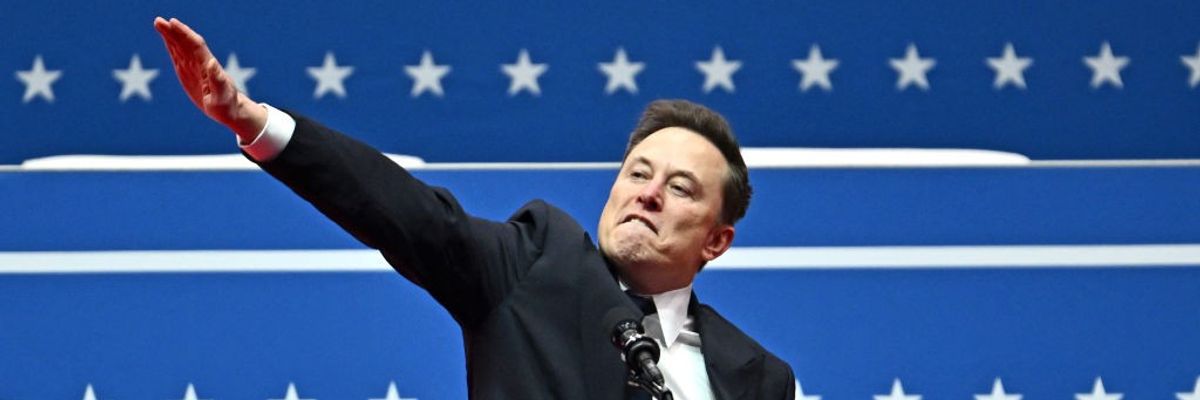 Elon Musk giving Nazi salute