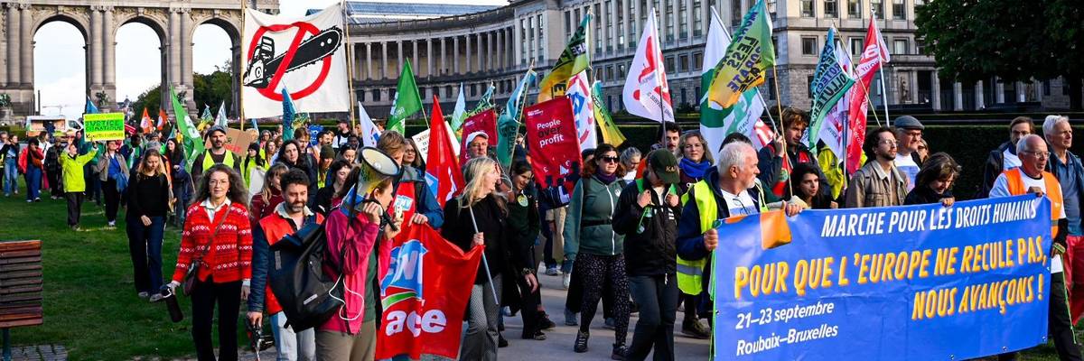 European activists march against deregulation in Brussels
