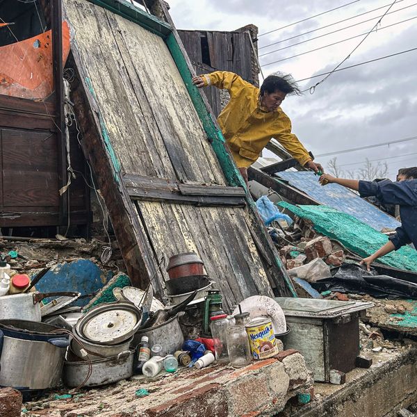 Family salvages belongings amid Hurricane Melissa