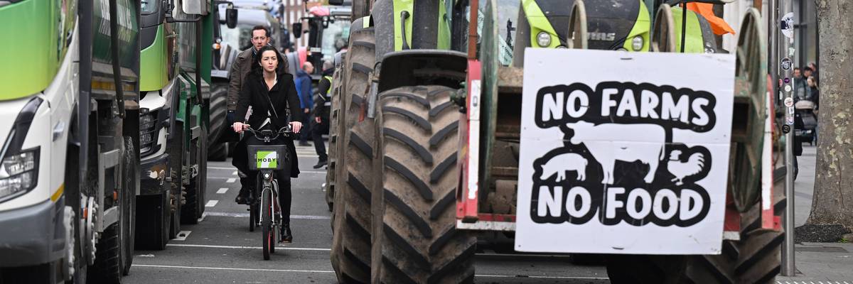 Farmers And Truckers Stage Fuel Protest in Dublin