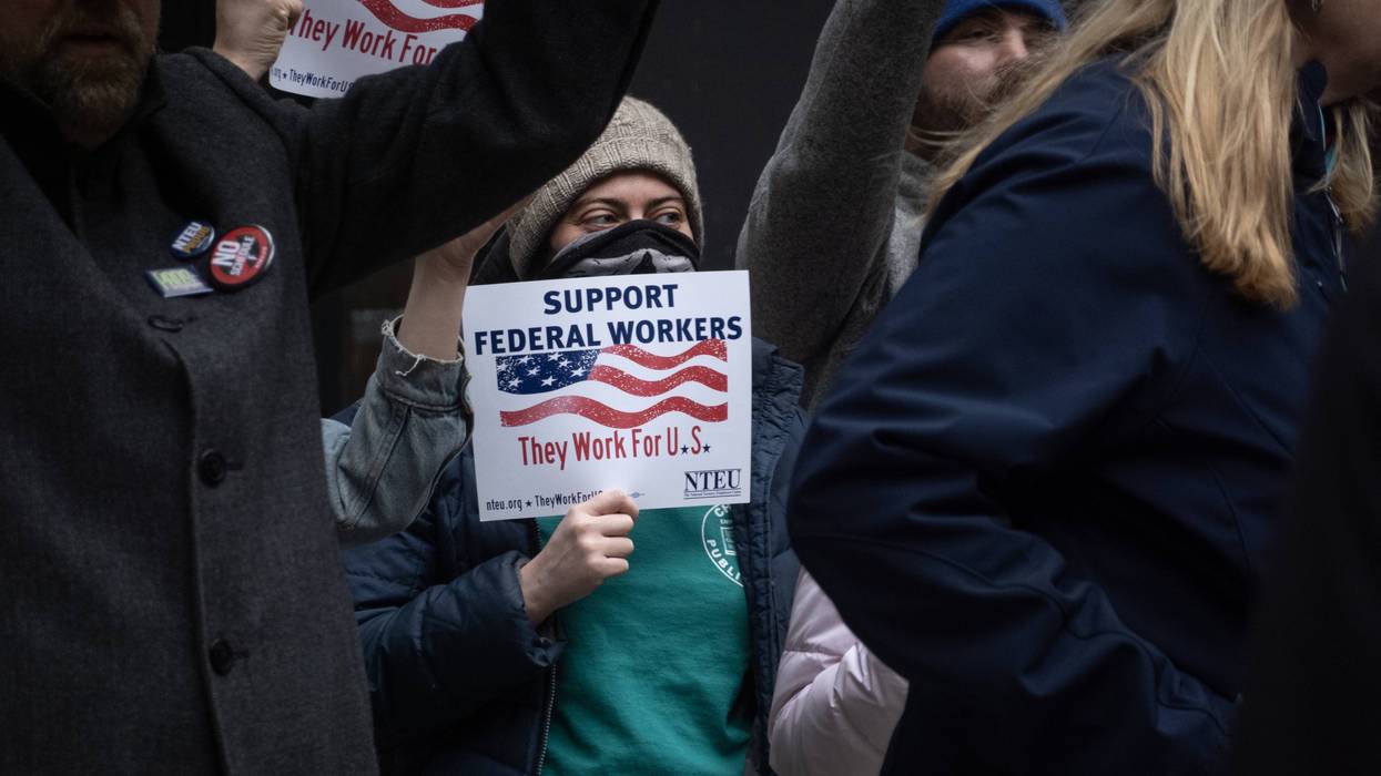 Federal employees in Chicago rally against Trump firings