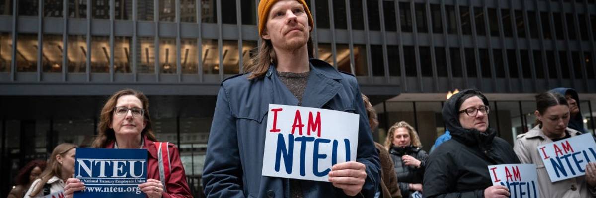 Federal employees rally in support of their jobs in Chicago