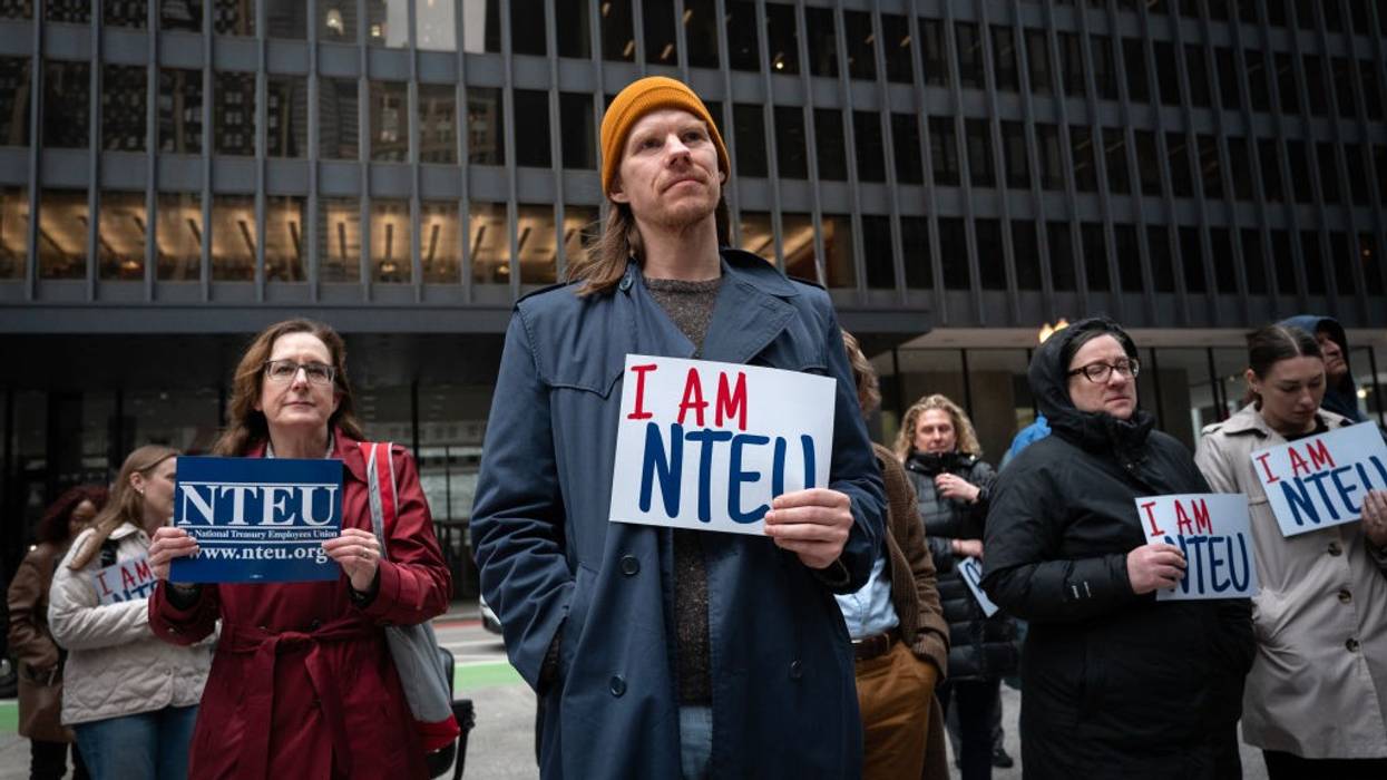 Federal employees rally in support of their jobs in Chicago