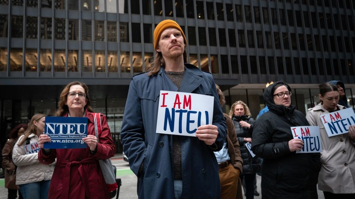 Federal employees rally in support of their jobs in Chicago