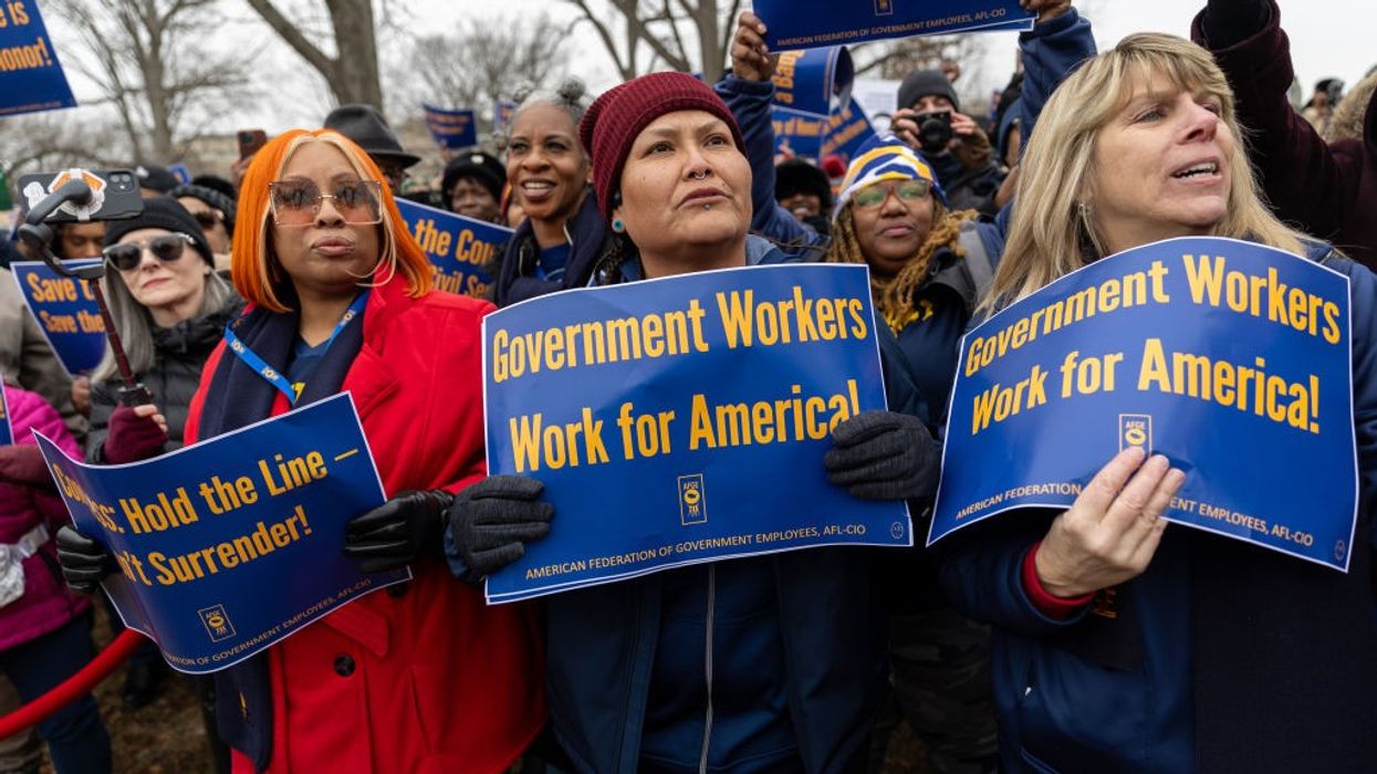 Federal workers Rally in Washington against firings amid union protest