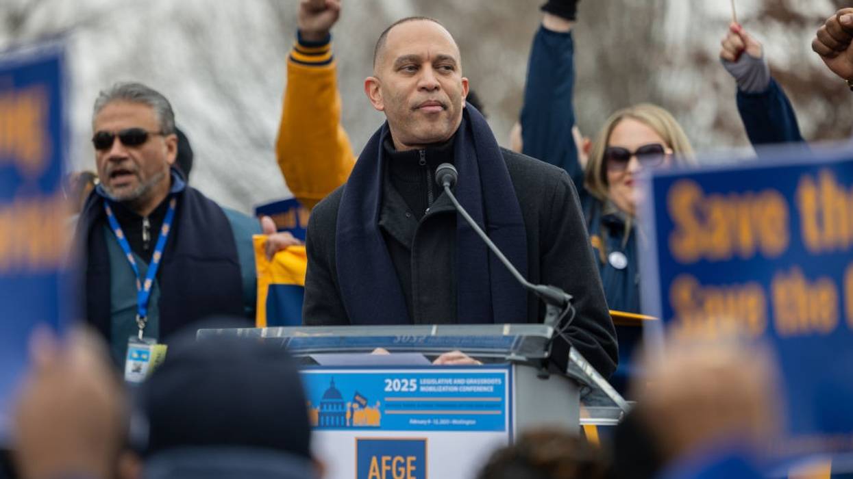 Federal workers Rally in Washington against firings amid union protest