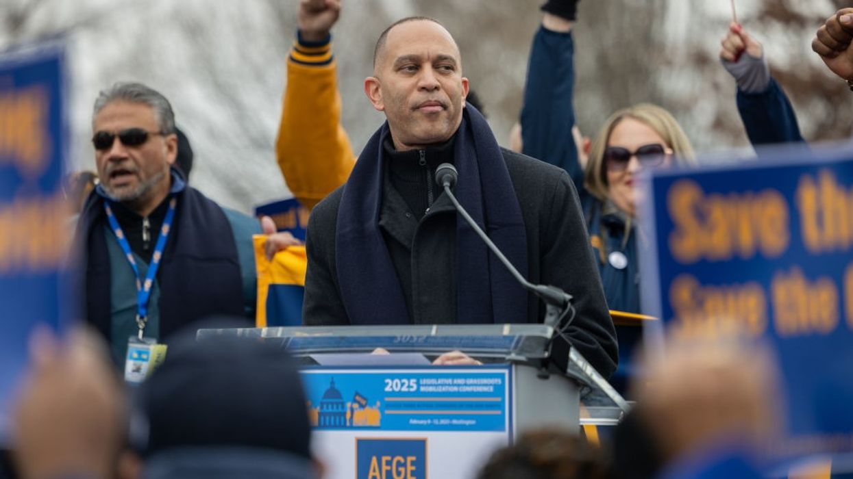 Federal workers Rally in Washington against firings amid union protest