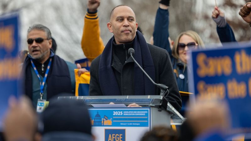 Federal workers Rally in Washington against firings amid union protest