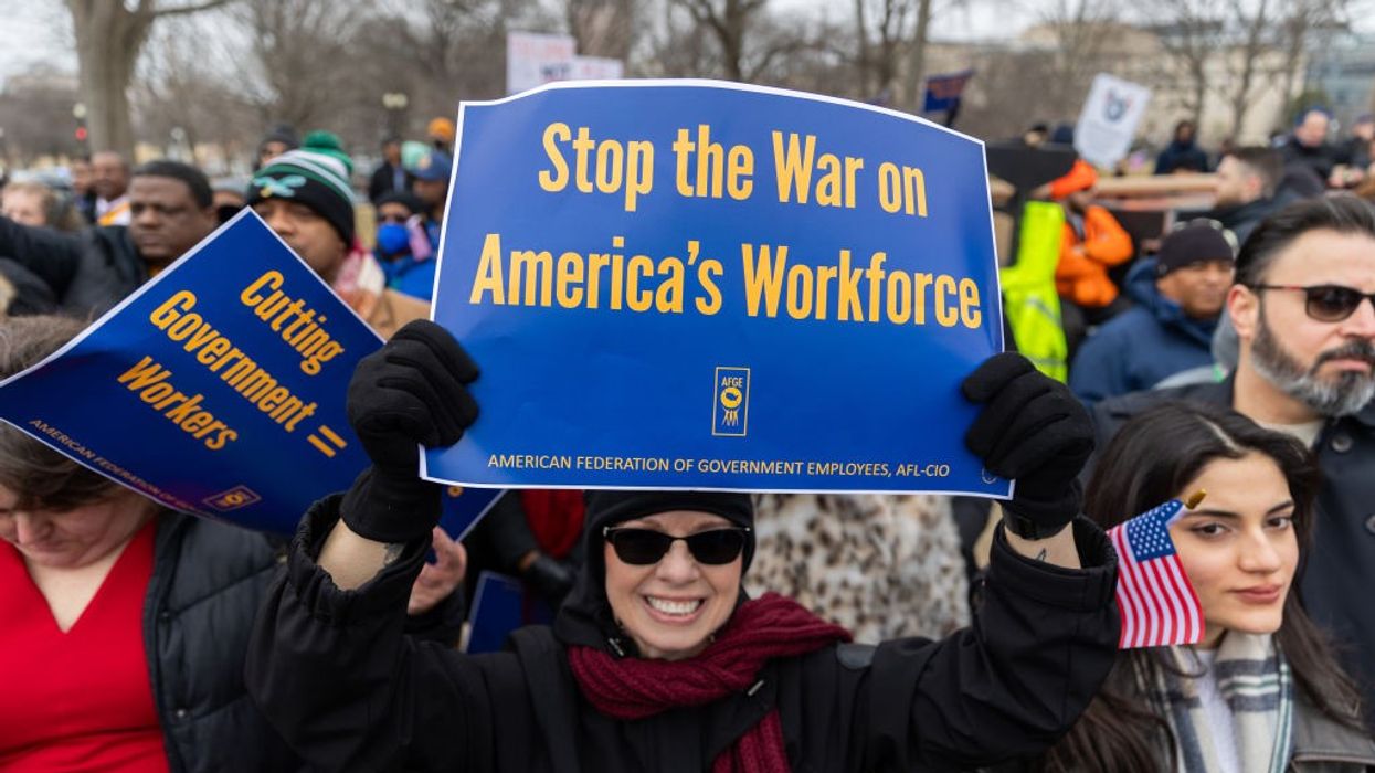 Federal workers Rally in Washington against firings amid union protest