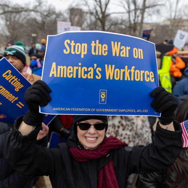 Federal workers Rally in Washington against firings amid union protest