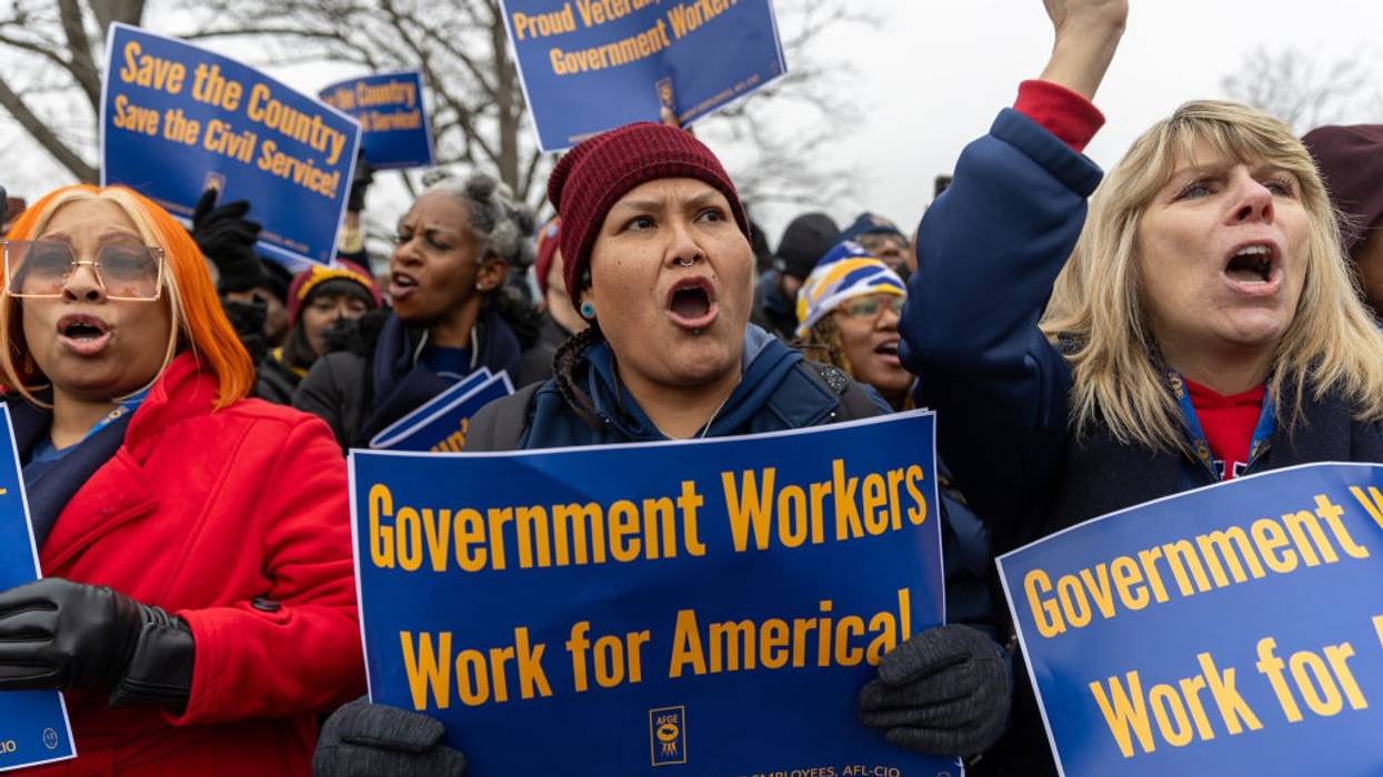 Federal workers Rally in Washington against firings amid union protest