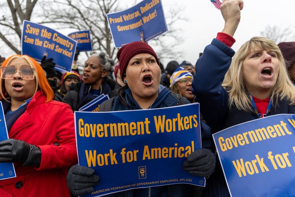 Federal workers Rally in Washington against firings amid union protest