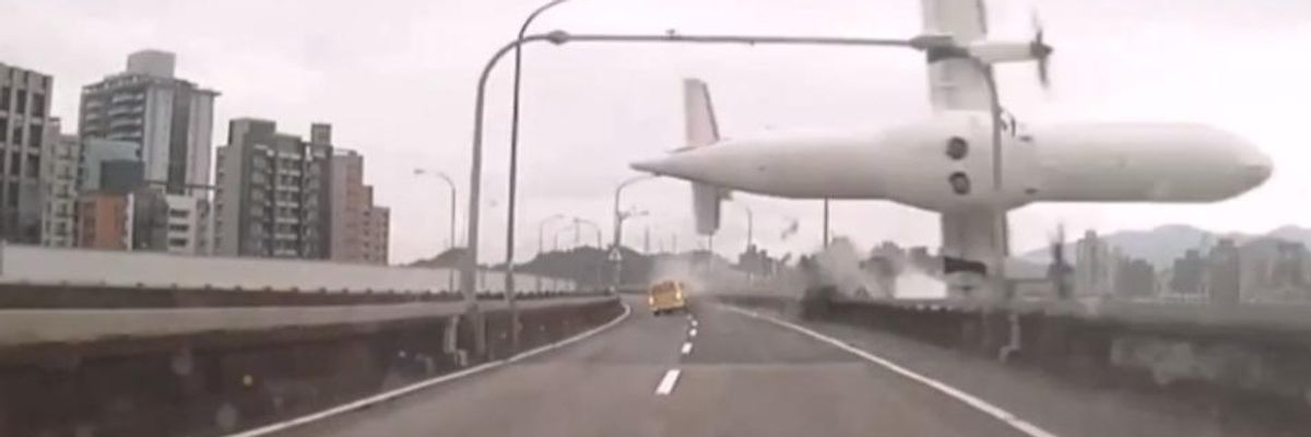 Deadly Plane Crash into Taiwan River Caught on Film