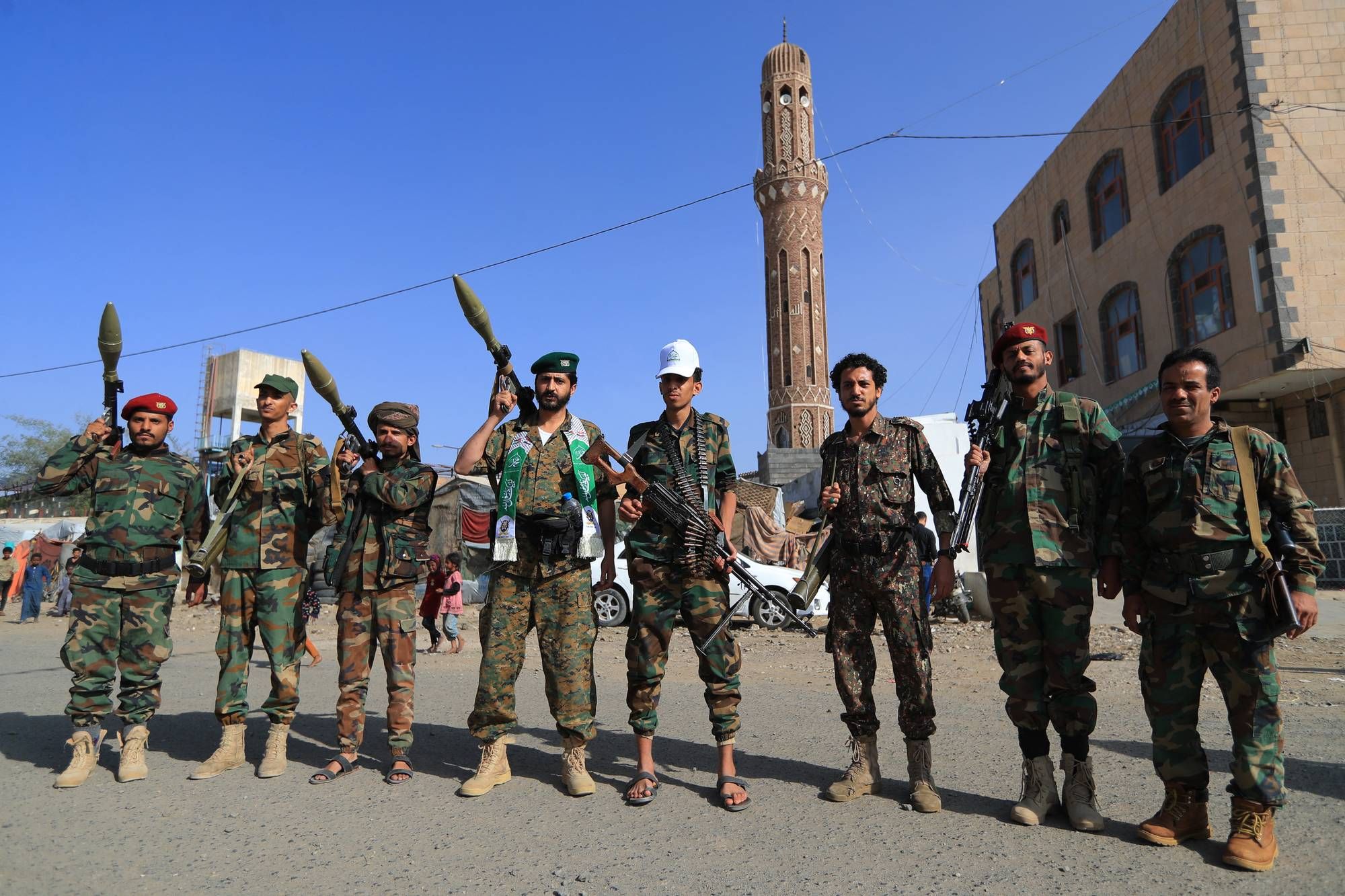 fighters-loyal-to-the-houthi-authorities