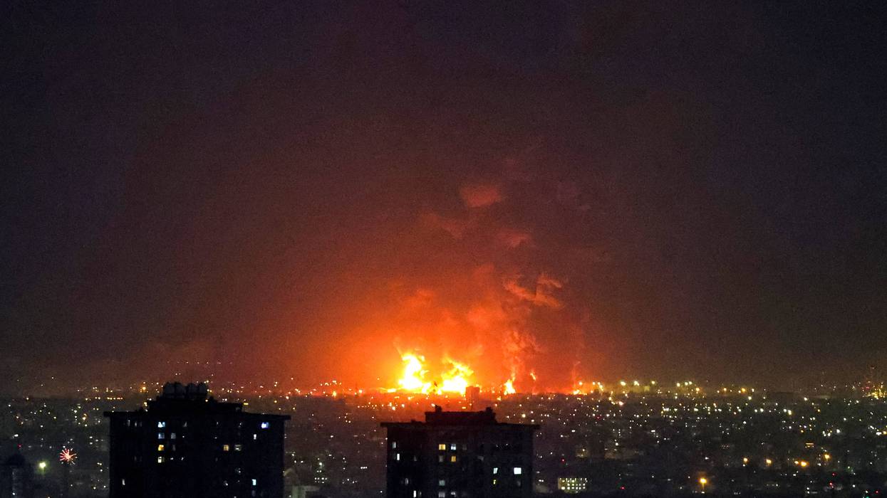 Fire at Tehran oil refinery.