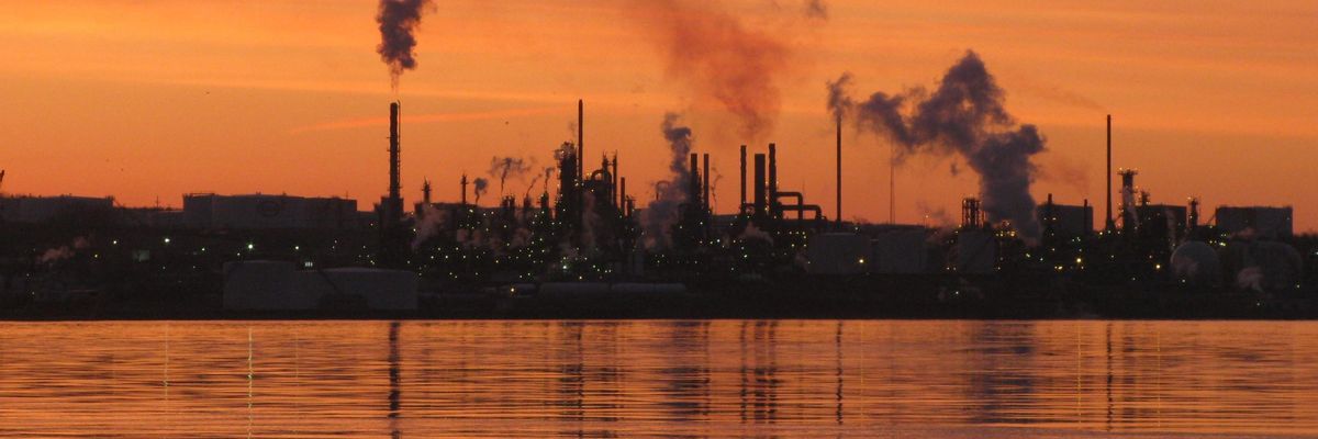 flickr-oil-refinery