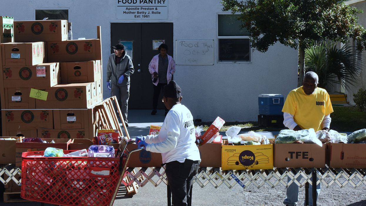 Florida Food Bank Hosts Food Giveaway Ahead Of Federal Food Assistance Funding Running Out Due To Gov't Shutdown