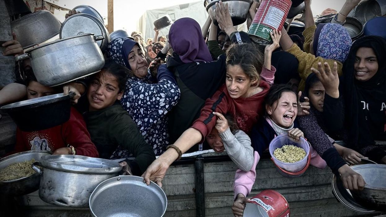 Food distribution to displaced Palestinians in Gaza