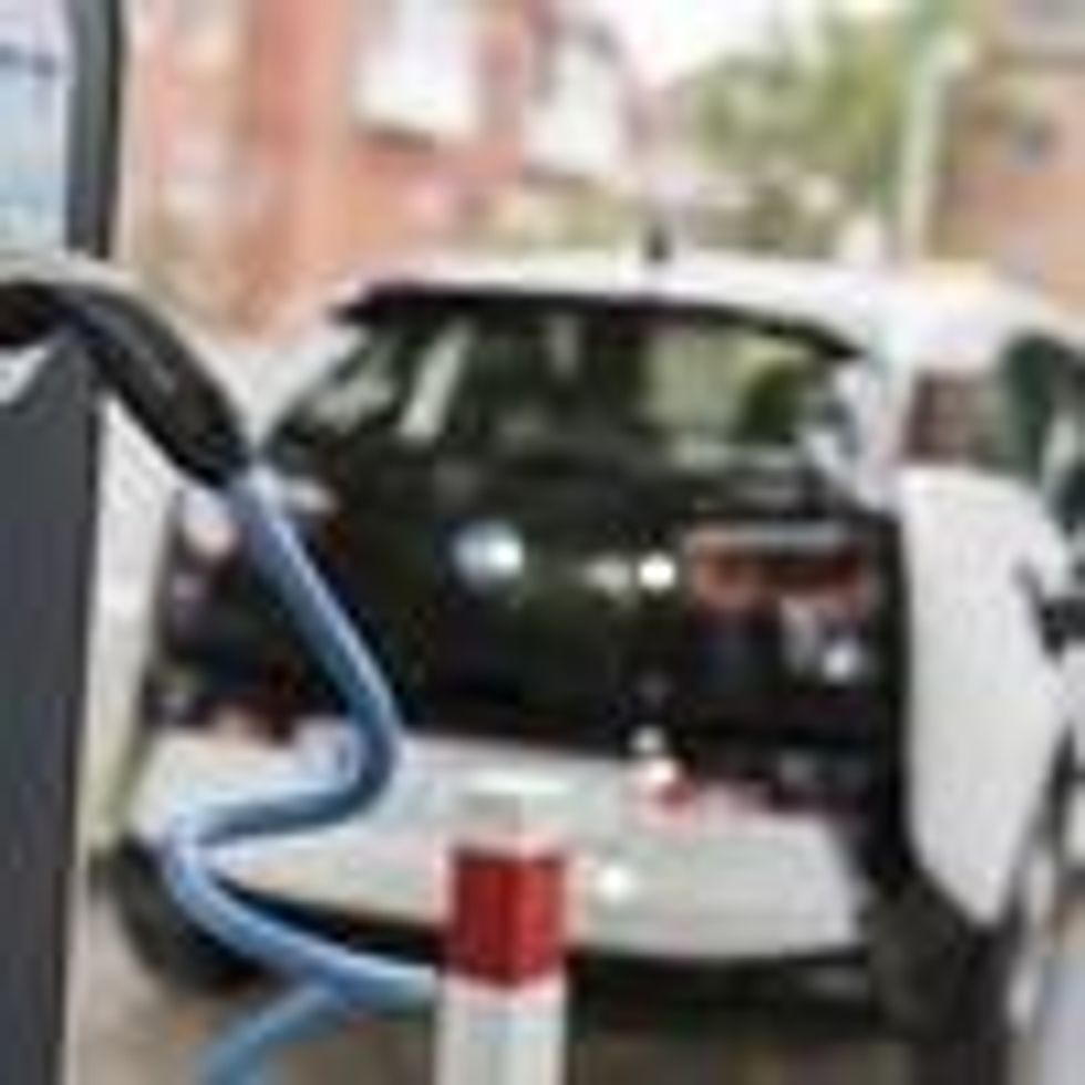 For the electric vehicle industry to be a catalyst for good-paying jobs in the U.S., lawmakers must develop better trade agreements and encourage unionization, researchers from the Economic Policy Institute argued Wednesday. (Photo: Shutterstock)