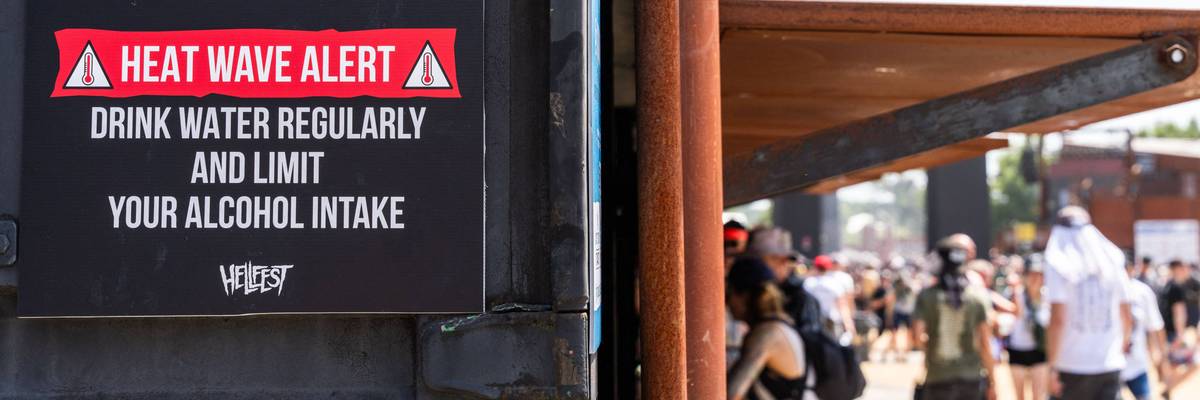 FRANCE-CLISSON-HELLFEST-HEATWAVE-ALERT-ALCOHOL-HYDRATION
